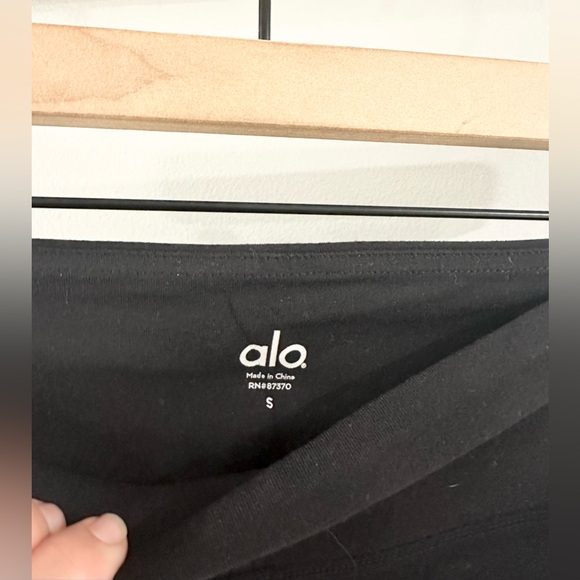 ALO Yoga Linear Striped Airbrush Leggings Black Size Small - Picture 5 of 6